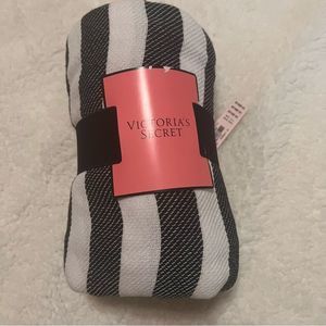 Victoria Secret Throw Brand New Black/White/Pink